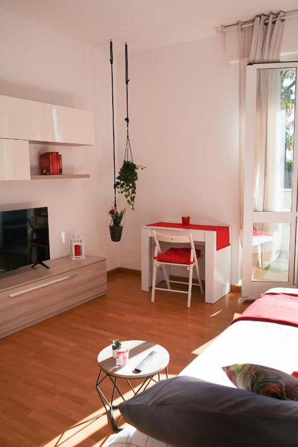 Apartament 10 Min From The Airport-Wifi-Free Parking Samarate Zewnętrze zdjęcie